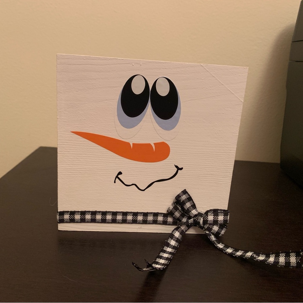 Snowman Face Wooden Decor with Ribbon and snowflake blocks